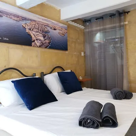 아파트 Cozy Loft In The Heart Of 발레타